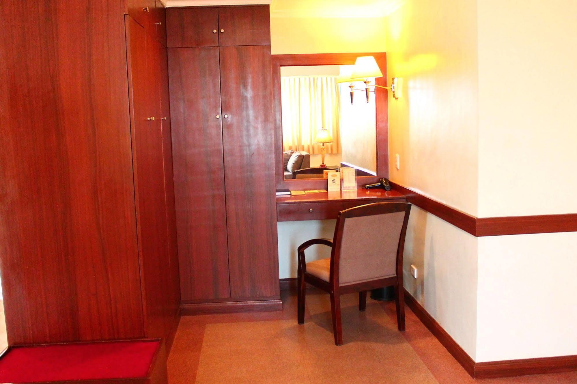 Iloilo Business Hotel Exterior foto